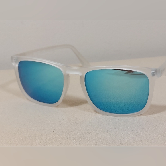 Kenneth Cole Reaction Men's Sunglasses Matte Clear Rectangular Shape KC1358 26X - Picture 8 of 8